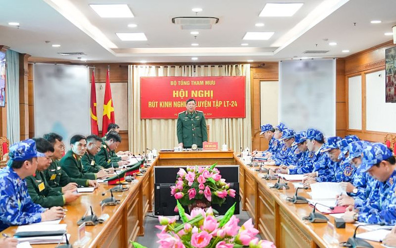 Thượng tướng Huỳnh Chiến Thắng chủ trì Hội nghị rút kinh nghiệm trong chuyển trạng thái sẵn sàng chiến đấu tại Bộ Tư lệnh Cảnh sát biển, do Bộ Tổng Tham mưu tổ chức.