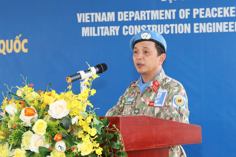 Thay mặt Lực lượng Gìn giữ hòa bình Việt Nam tại Phái bộ UNISFA, Đại tá Nguyễn Việt Hưng, Chỉ huy trưởng lực lượng phát biểu tại buổi lễ.