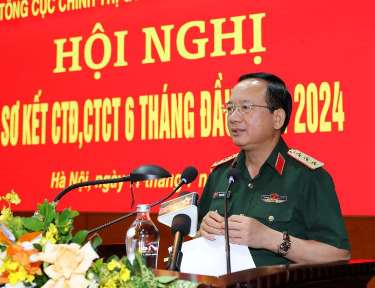 Thượng tướng Trịnh Văn Quyết phát biểu ý kiến tại hội nghị. Thượng tướng Trịnh Văn Quyết phát biểu ý kiến tại hội nghị.