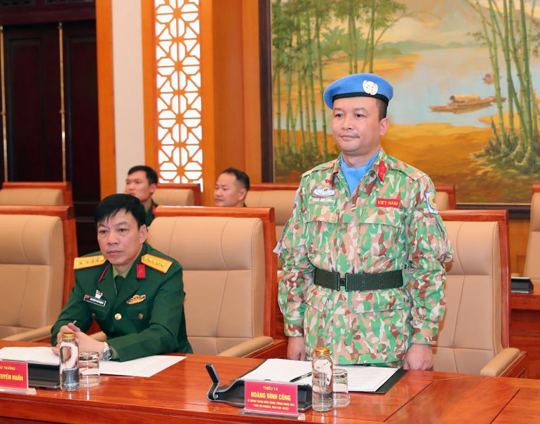 Thiếu tá Hoàng Đình Công phát biểu trước khi lên đường làm nhiệm vụ gìn giữ hòa bình Liên hợp quốc.