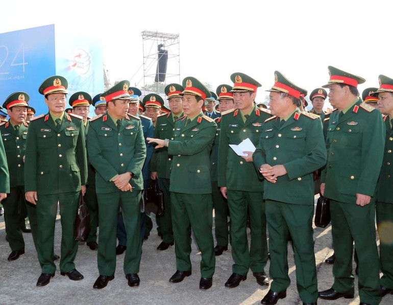 Đại tướng Phan Văn Giang kiểm tra công tác chuẩn bị cho Triển lãm. Đại tướng Phan Văn Giang kiểm tra công tác chuẩn bị cho Triển lãm.