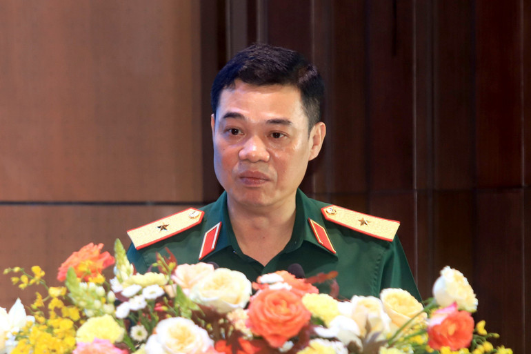 Thiếu tướng Lê Quang Tuyến, Phó Chủ nhiệm Tổng cục Công nghiệp quốc phòng giới thiệu một số hoạt động chính tại triển lãm.