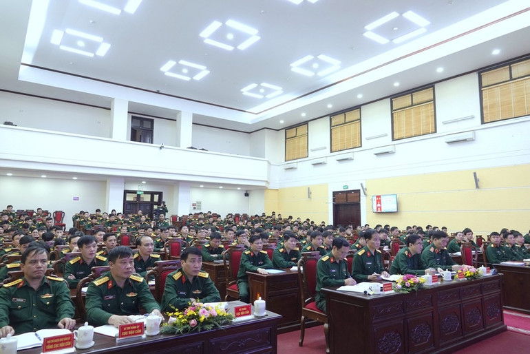 Các đại biểu tham dự tọa đàm.