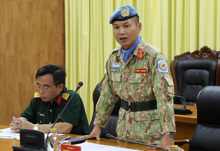 Thượng tá Trương Anh Tuấn phát biểu tại buổi lễ.