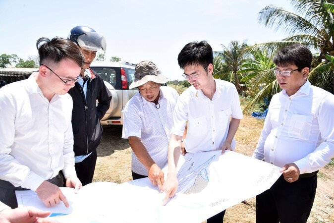 Các kiểm toán viên nỗ lực thực hiện nhiệm vụ. Các kiểm toán viên nỗ lực thực hiện nhiệm vụ.