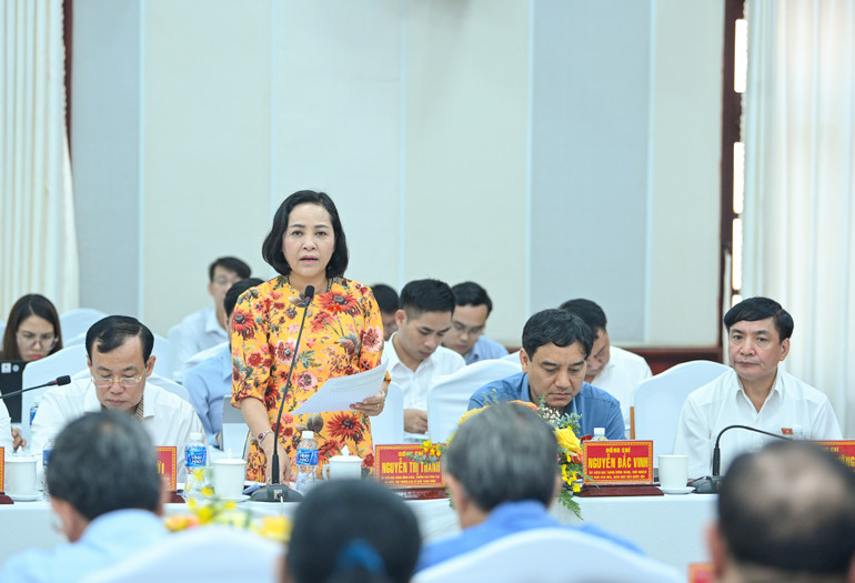 Trưởng ban Công tác đại biểu Nguyễn Thị Thanh phát biểu tại buổi làm việc. Trưởng ban Công tác đại biểu Nguyễn Thị Thanh phát biểu tại buổi làm việc.