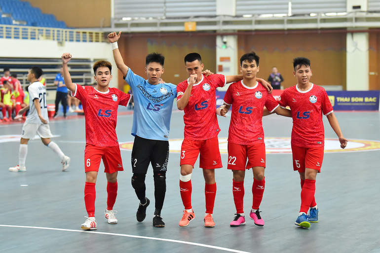 Với 4 điểm sau hai lượt trận, Câu lạc bộ Hà Nội hứa hẹn sẽ là một ngựa ô đáng xem ngay trong năm đầu tiên tham dự Giải Futsal HDBank vô địch quốc gia 2023.