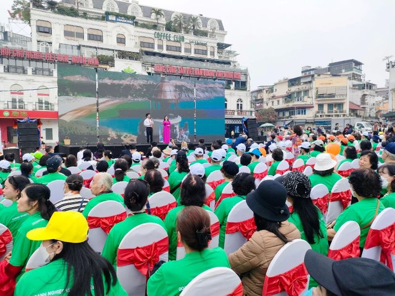 Mít-tinh hưởng ứng Ngày Quyền của người tiêu dùng Việt Nam năm 2023 và chương trình “Doanh nghiệp vì người tiêu dùng”. Mít-tinh hưởng ứng Ngày Quyền của người tiêu dùng Việt Nam năm 2023 và chương trình “Doanh nghiệp vì người tiêu dùng”.