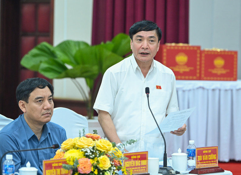 Tổng Thư ký, Chủ nhiệm Văn phòng Quốc hội Bùi Văn Cường phát biểu tại buổi làm việc. Tổng Thư ký, Chủ nhiệm Văn phòng Quốc hội Bùi Văn Cường phát biểu tại buổi làm việc.