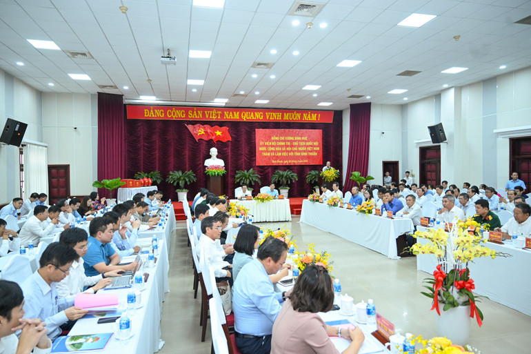 Quang cảnh buổi làm việc với tỉnh Bình Thuận. Quang cảnh buổi làm việc với tỉnh Bình Thuận.