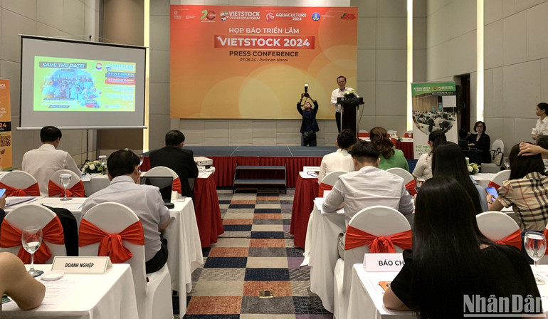 Toàn cảnh họp báo Triển lãm Vietstock 2024, sáng 7/8, tại Hà Nội.