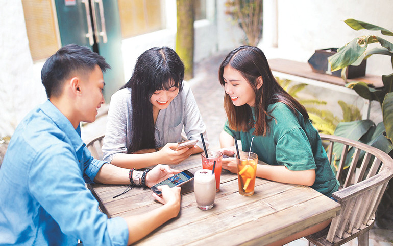 Nền tảng nhận thức góp phần định hình chuẩn mực văn hóa trên môi trường số. Ảnh: Viết Chung Nền tảng nhận thức góp phần định hình chuẩn mực văn hóa trên môi trường số. Ảnh: Viết Chung