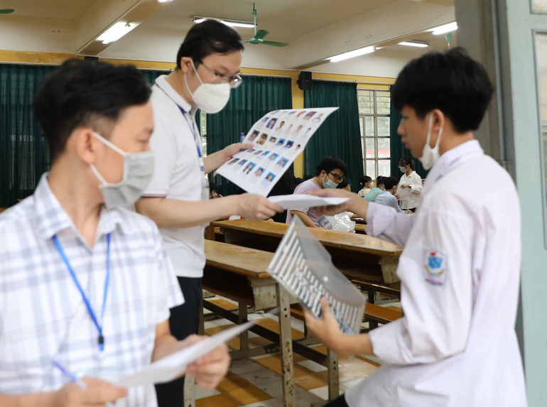 Các thí sinh làm thủ tục tại Kỳ thi đánh giá tư duy năm 2022 của Đại học Bách khoa Hà Nội. Ảnh: TTXVN Các thí sinh làm thủ tục tại Kỳ thi đánh giá tư duy năm 2022 của Đại học Bách khoa Hà Nội. Ảnh: TTXVN