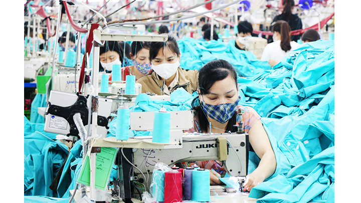 Người lao động làm việc tại doanh nghiệp FDI tại tỉnh Bắc Giang. Ảnh: KIM HIẾU