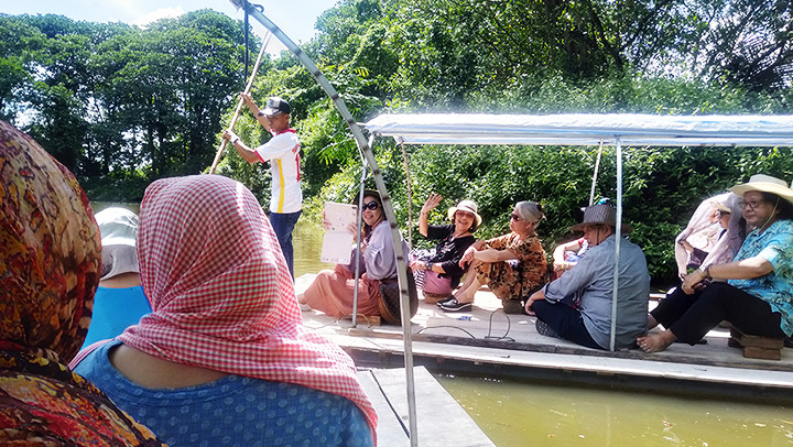 Giây phút thảnh thơi trong vườn chim.