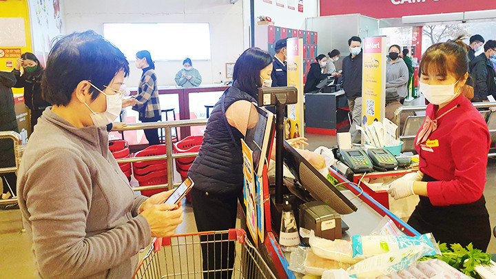 Thanh toán điện tử đang được người tiêu dùng lựa chọn. Ảnh: BẮC SƠN