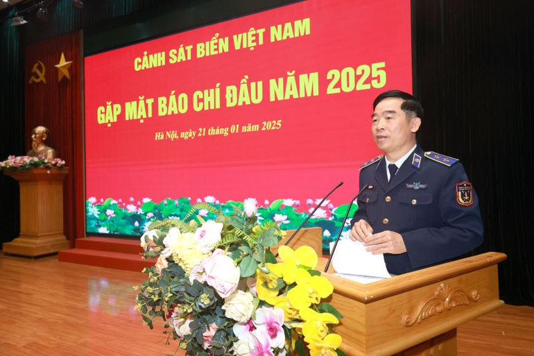 Trung tướng Bùi Quốc Oai, Bí thư Đảng ủy, Chính ủy Cảnh sát biển Việt Nam phát biểu tại buổi gặp mặt.