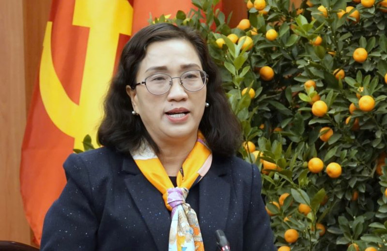 Đồng chí Đinh Thị Mai, Phó Trưởng Ban Tuyên giáo Trung ương phát biểu ý kiến tại buổi Gặp mặt.