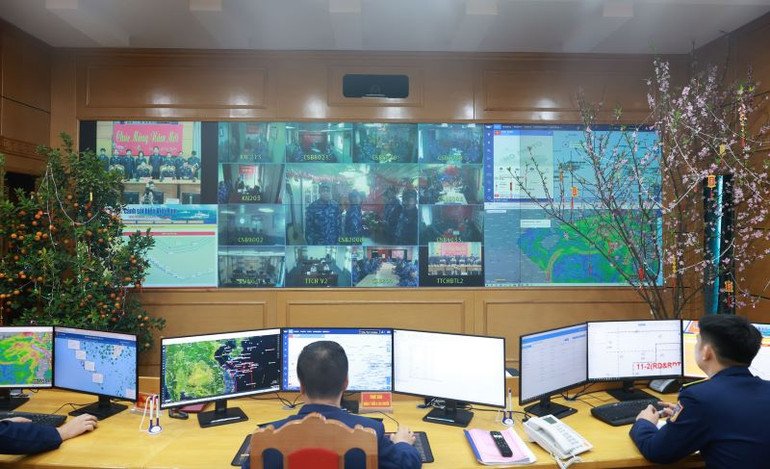 Thủ trưởng Bộ Tư lệnh Cảnh sát biển Việt Nam kiểm tra các tàu đang làm nhiệm vụ trên biển qua hệ thống VISAT.