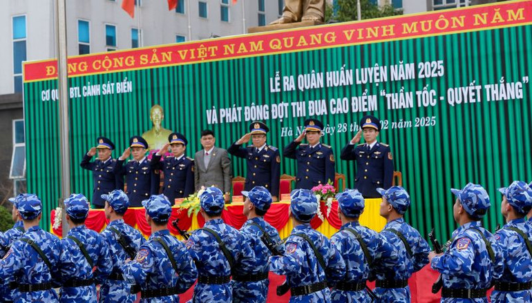 Các đại biểu tham dự buổi lễ.