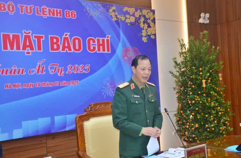 Thiếu tướng Nguyễn Minh Thắng phát biểu ý kiến tại buổi gặp mặt.