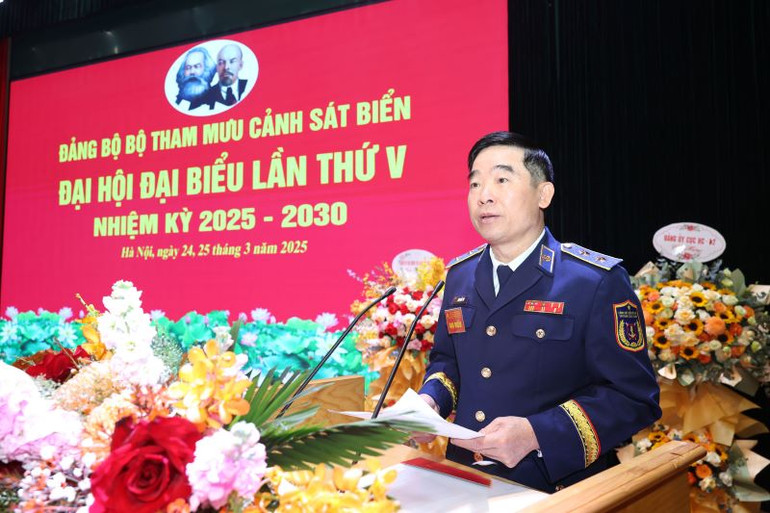 Trung tướng Bùi Quốc Oai, Bí thư Đảng ủy, Chính ủy Cảnh sát biển Việt Nam phát biểu ý kiến tại đại hội. Trung tướng Bùi Quốc Oai, Bí thư Đảng ủy, Chính ủy Cảnh sát biển Việt Nam phát biểu ý kiến tại đại hội.