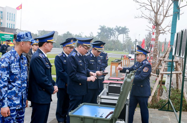 Thủ trưởng Bộ Tư lệnh Cảnh sát biển tham quan mô hình, học cụ phục vụ huấn luyện năm 2025.