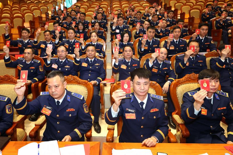 Các đại biểu biểu quyết tại đại hội. Các đại biểu biểu quyết tại đại hội.