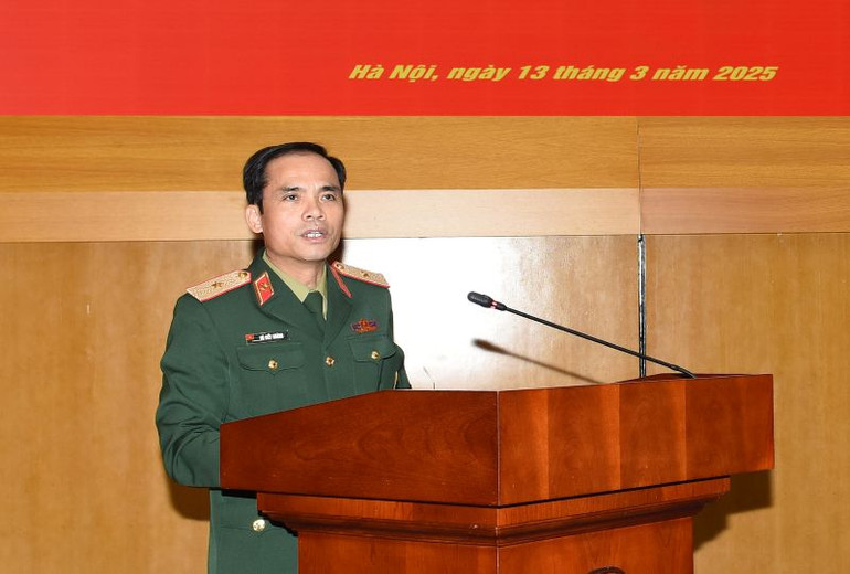 Thiếu tướng Vũ Viết Hoàng, Tư lệnh Binh chủng Thông tin liên lạc phát biểu kết luận hội nghị.