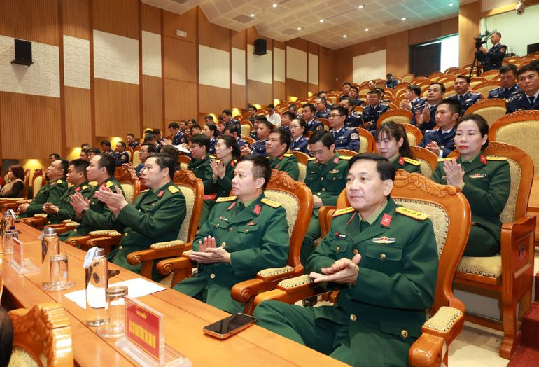 Các đại biểu tham dự buổi gặp mặt.