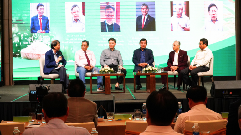 Đại biểu tham gia thảo luận tại hội thảo. Đại biểu tham gia thảo luận tại hội thảo.