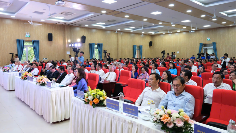 Toàn cảnh Lễ kỷ niệm 20 năm thành lập Bệnh viện Đa khoa Trung ương Cần Thơ.