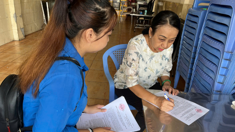 Đoàn viên tích cực tham gia thu thập ý kiến cử tri về dự thảo Đề án sắp xếp đơn vị hành chính cấp tỉnh và cấp xã trên địa bàn thành phố Cần Thơ.