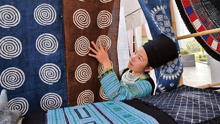 Phải qua nhiều công đoạn mới hoàn thành được sản phẩm hoàn chỉnh.