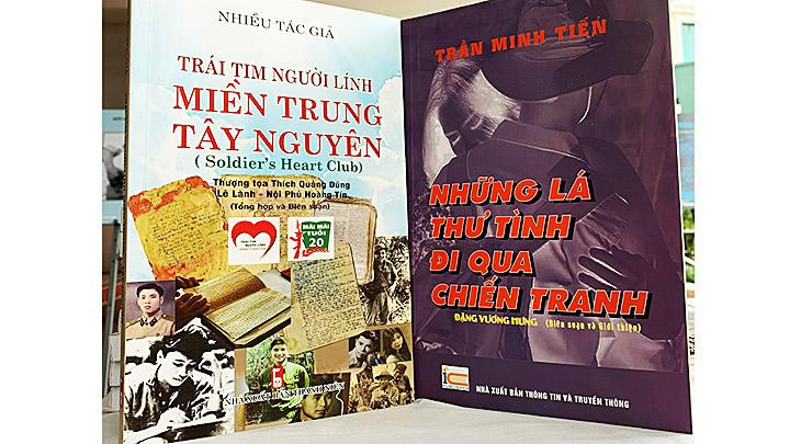 Hai cuốn sách được giới thiệu tới công chúng. Hai cuốn sách được giới thiệu tới công chúng.