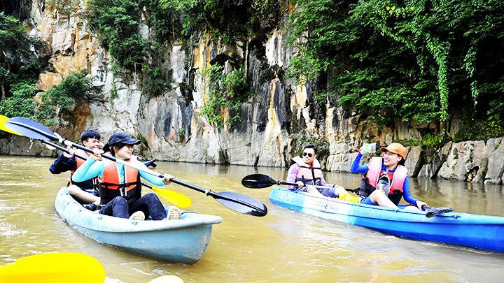 Ghi lại khoảnh khắc trên sông Năng (Ba Bể, Bắc Kạn).