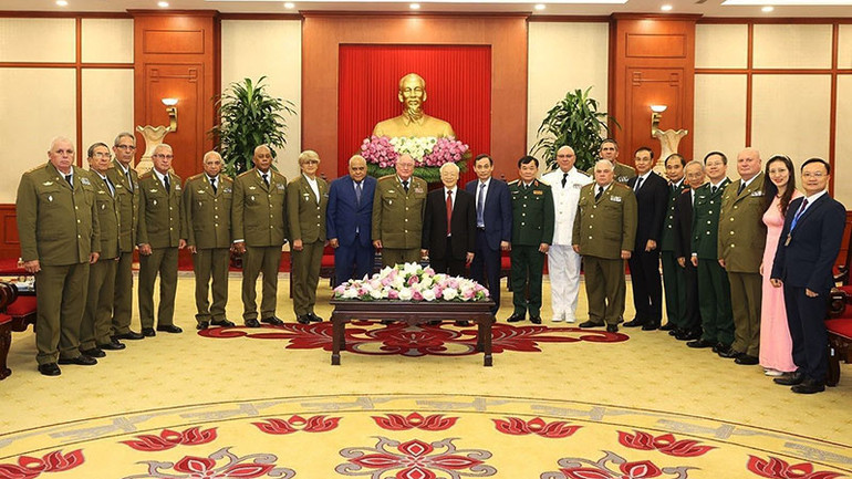 Tổng Bí thư Nguyễn Phú Trọng và đồng chí Álvaro López Miera cùng các đại biểu. (Ảnh: TTXVN)