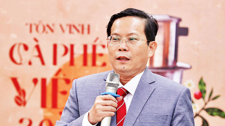 Nhà báo Tô Đình Tuân, Tổng Biên tập Báo Người Lao Động.