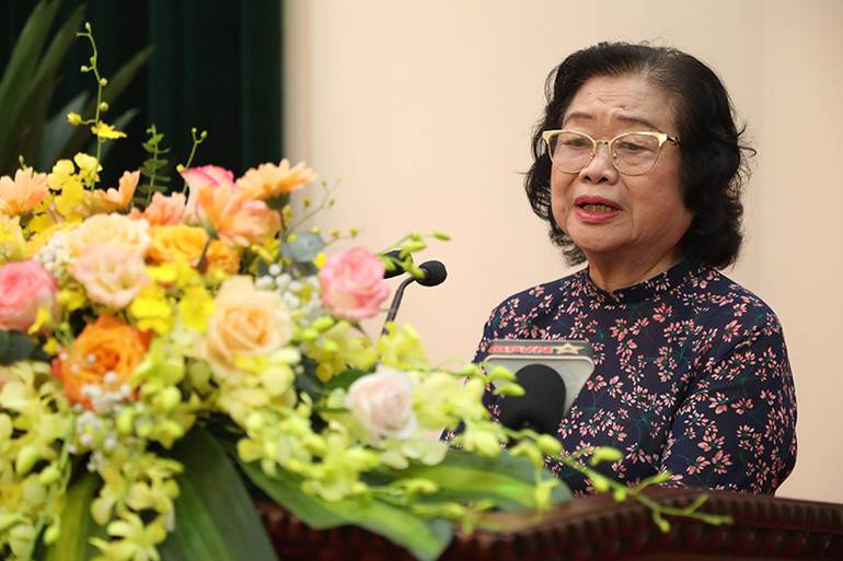 Nguyên Phó Chủ tịch nước Trương Mỹ Hoa phát biểu tại buổi gặp mặt.