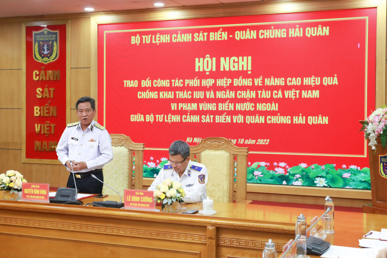 Chuẩn Đô đốc Nguyễn Đình Hùng, Phó Tư lệnh Quân chủng Hải quân phát biểu tại Hội nghị.