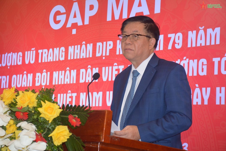 Đồng chí Nguyễn Trọng Nghĩa phát biểu tại buổi gặp mặt. (Ảnh: Báo Quân đội nhân dân)