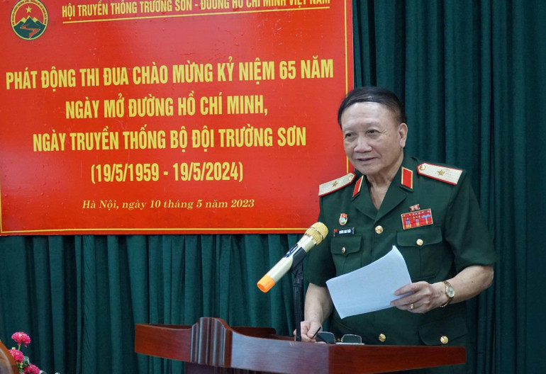Thiếu tướng Hoàng Anh Tuấn, Phó Chủ tịch Thường trực Hội Truyền thống Trường Sơn-Đường Hồ Chí Minh Việt Nam phát động thi đua và công bố cuộc thi. Thiếu tướng Hoàng Anh Tuấn, Phó Chủ tịch Thường trực Hội Truyền thống Trường Sơn-Đường Hồ Chí Minh Việt Nam phát động thi đua và công bố cuộc thi.