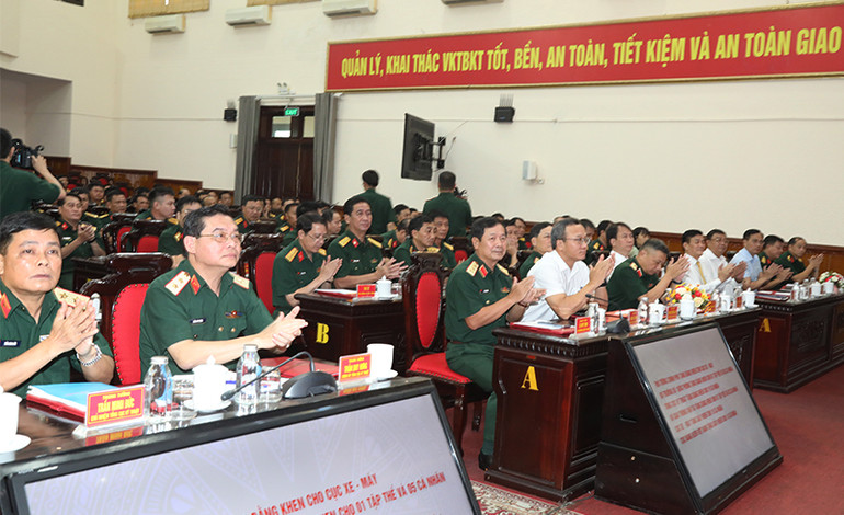 Các đại biểu tham dự hội nghị.