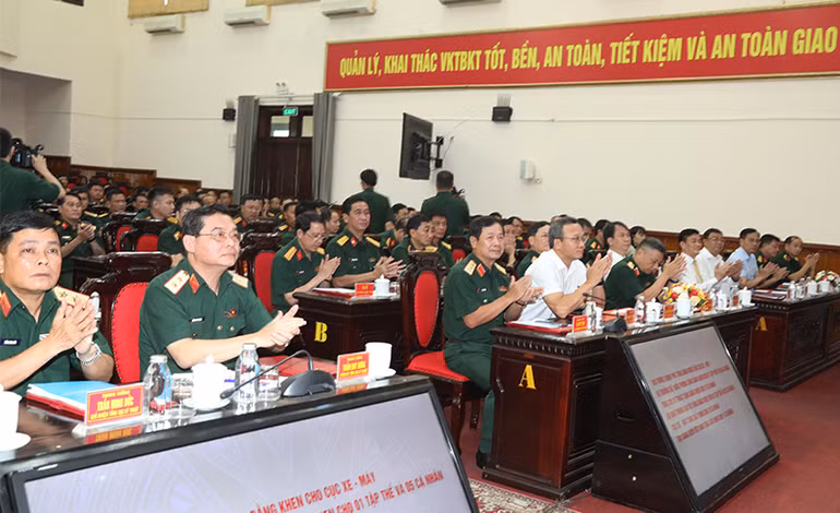 Các đại biểu tham dự hội nghị.