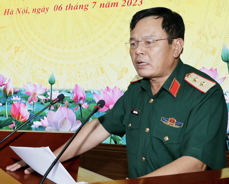 Trung tướng Trần Duy Giang phát biểu ý kiến tại hội nghị.