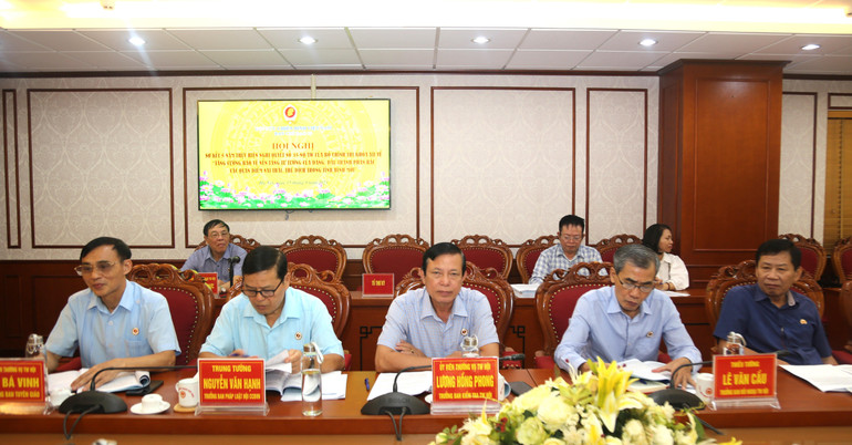 Các đại biểu dự hội nghị.