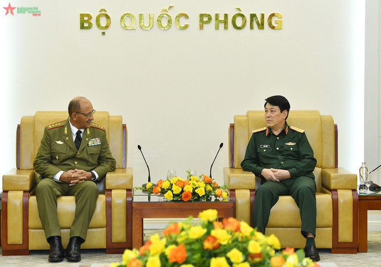 Đại tướng Lương Cường tiếp Thượng tướng Roberto Legrá Sotolongo. (Ảnh: Báo Quân đội nhân dân)