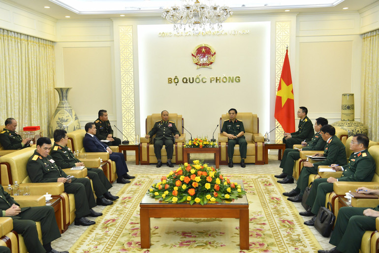 Quang cảnh buổi tiếp. Quang cảnh buổi tiếp.