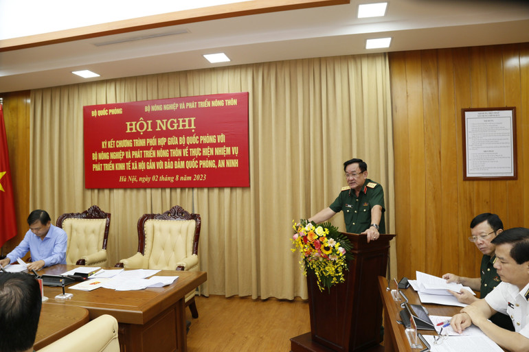 Thượng tướng Võ Minh Lương phát biểu ý kiến tại hội nghị.