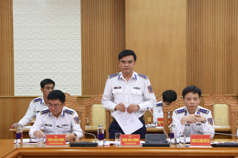 Đại diện Bộ Tư lệnh Vùng Cảnh sát biển 4 phát biểu tại Hội nghị.